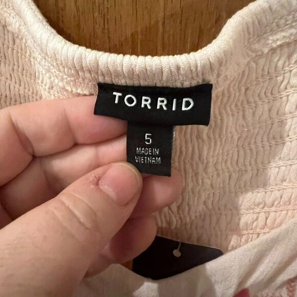 Size 5(5X)(28) - Torrid - NWT - Light Pink and Floral Camisole - Picture 2 of 8